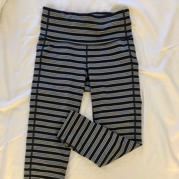 Athleta chaturanga striped crop (black and gray)